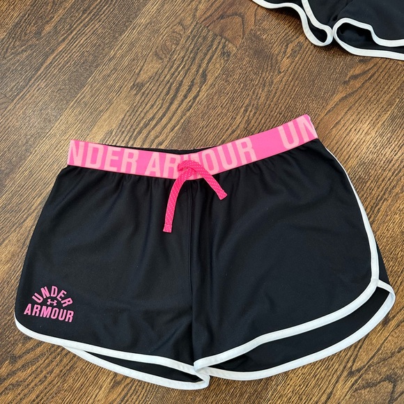 Girls Under Armour Athletic Shorts set of 2. Mint condition. Size youth XL. - Picture 4 of 9